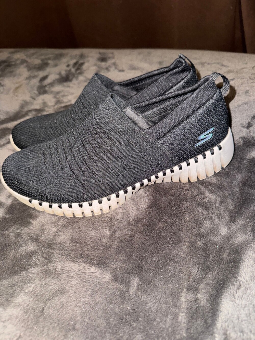 Skechers Slip-On Sneakers Size 6 Black Textile Knit Casual Shoes